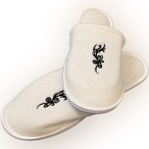 Size Large NWT Women’s White & Black Super Soft Slippers/ New Lounge Shoes